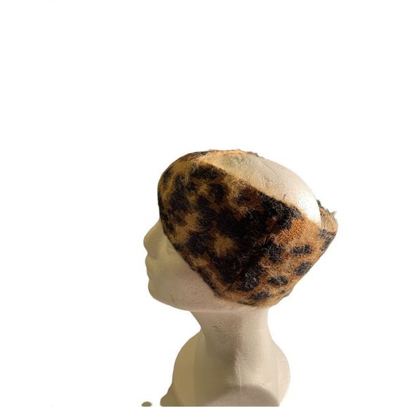 NWT Soft Fuzzy Headband
NWT/NEW
Dkny  - Picture 4 of 4